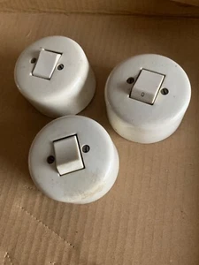 3 x  Kippschalter  Aufputz rund  PVC weiß antik,immer Familienbesitz  - Bild 1 von 2