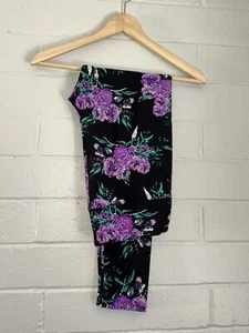 LulaRoe Tall & Curvy (Size 12-18) Purple, Black, and Green Floral Leggings - Picture 1 of 3