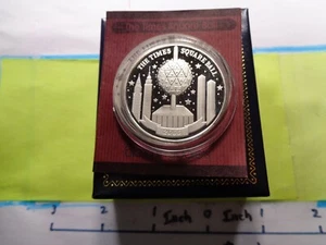 BLOOMINGDALES TIMES SQUARE BALL 2000 NEW YORK LIBERTY 999 SILVER COIN COA 4BI - Bild 1 von 5
