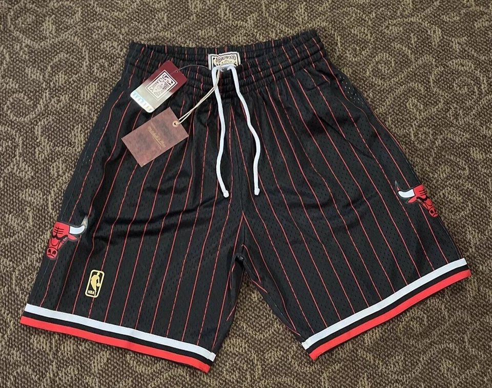 Mitchell & Ness Chicago Bulls 1996 Black Pin Stripe Swingman Shorts Size Medium