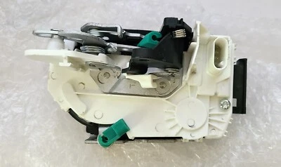 [Omix-ADA 11810.13] 2007-18 Jeep Wrangler Pestillo de puerta, trasero izquierdo con cerraduras eléctricas Foto 1 de 3