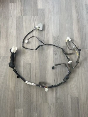 Arnés de cableado de puerta lateral del pasajero delantero derecho 10-13 OEM Suzuki Kizashi Foto 1 de 4