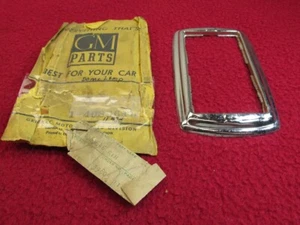 NOS 39 40 41 42 46 47 48 PONTIAC DOME LIGHT CHROME BEZEL TORPEDO STREAMLINER - Picture 1 of 8