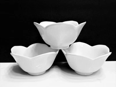 Pier 1 Imports "Loto" Porcelana Blanca Tulipán Flor Condimento Mini Cuencos Set 3 Foto 1 de 4