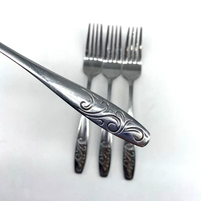 Set of 4 Oneida Filigree Dinner Forks Stainless Scroll Design 8" - Image 1 of 4