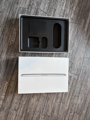 MacBook Pro Verpackung - Bild 1 von 3