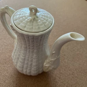 Vintage Belleek Ireland 7" Coffee Pot Tridacna Yellow 6th Green Mark 1965-1980 - Picture 1 of 18