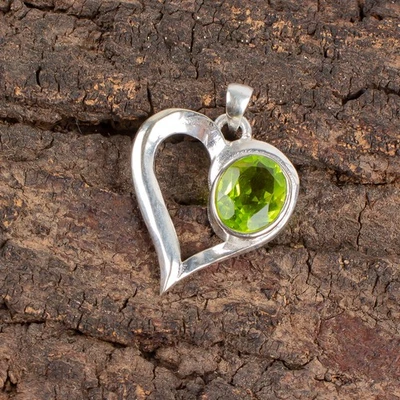 Peridot Gemstone Handmade 925 Sterling Silver Jewelry Pendant Gift For Wife - Image 1 of 3