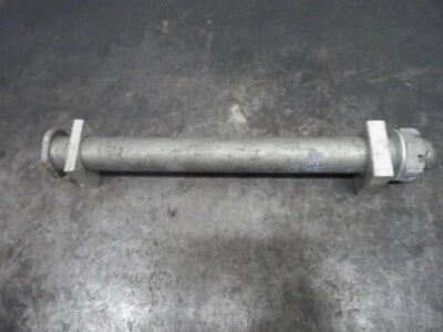 Eje trasero Kawasaki KX450 2006 41068-1466 usado D-11 Foto 1 de 4