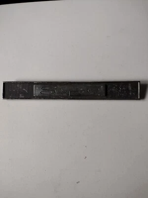 Mopar Plymouth Valiant Signet 100 200 1965 emblema puerta interior 2217483 - usado Foto 1 de 4