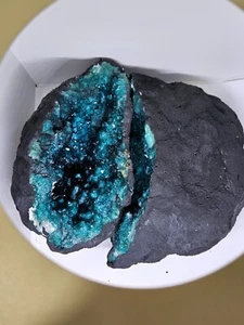 Beautiful Green DYED Selenite Geodes crystal 150mm - 200mm - Picture 1 of 2