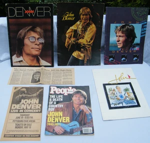 Lote de 7 recuerdos de John Denver - revista People, reseña de periódicos, libros de giras - Imagen 1 de 5