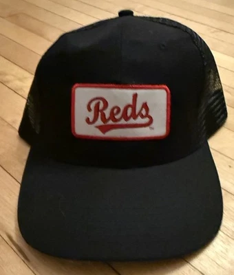 Gorra de camionero negra Cincinnati Reds 2024 SGA Foto 1 de 2
