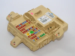 2015 2016 2017 Hyundai Genesis G80 Fuse Relay Junction Box Block OEM - Picture 1 of 3