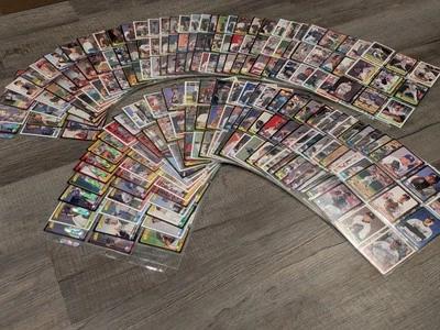 2009 OPC O Pee Chee Baseball Card Complete Set 1-600 Lot w/ Parallels in Pages - Image 1 of 4