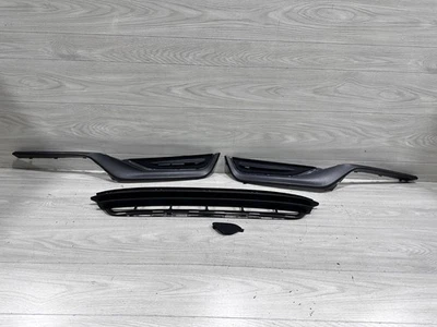 2014-2018 Volvo S60 front bumper lower grill & side trim panel 31353654 Foto 1 de 4