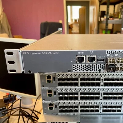 HP HPE StorageWorks 8/24 SAN Switch Brocade 300 24 ports active, licenses - Image 1 of 3