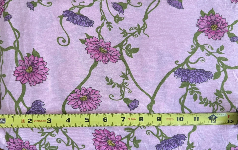 Hermosa tela de jersey de punto elástico floral de moda 2+ yardas Foto 1 de 1
