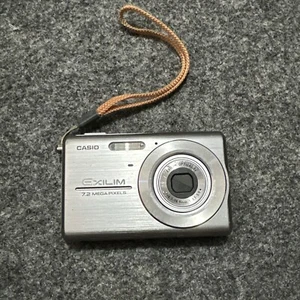 Casio Exilim EX-Z75 7.2MP Digital Camera Bundle with 2GB SD Card For Parts - Picture 1 of 6