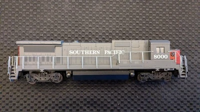 Trainline HO GE DASH 8 40B diesel, Southern Pacific #8000, NIB - Image 1 of 4