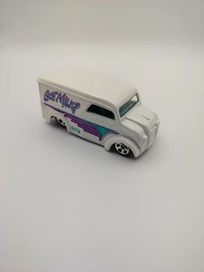 HOT WHEELS DAIRY DELIVERY GOT MILK TRUCK 1/64 Diecast Loose - Picture 1 of 7