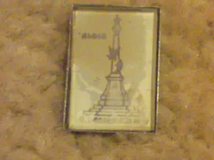 PIN BADGE - MONUMENT - Picture 1 of 1