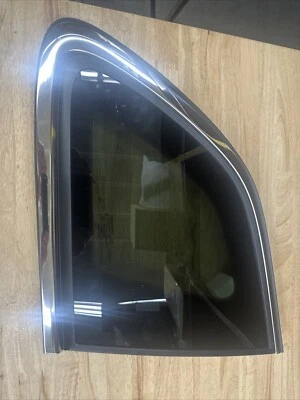 Jeep Cherokee 2014-2018 cuarto de vidrio derecho Mopar 68224804AA 2014-2018 Foto 1 de 4