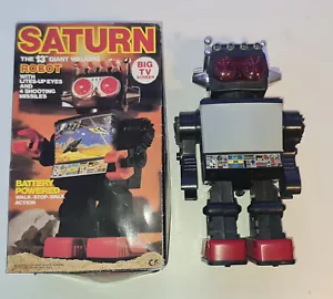 ROBOT KAMCO SATURNO 13" vintage anni 80 da passeggio come da ritrovamento per ricambi NON TESTATO - Foto 1 di 7