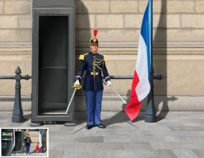 Republican Guard Figure Plastic Kit 1:16 Model REVELL - Immagine 1 di 4