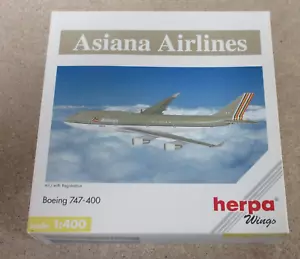 Herpa Wings 560399 Boeing 747-400 Asiana Airlines Model Aircraft 1:400 - Picture 1 of 4