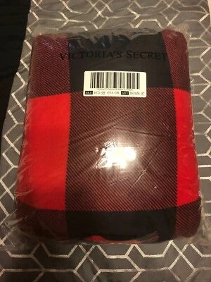 Cobertor Sherpa Xadrez Búfalo Vermelho e Preto Rosa Victoria's Secret Novo na embalagem - Imagem 1 de 4