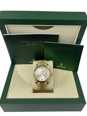 Rolex President Day Date 40 mm esfera romana plateada 228238 Foto 1 de 4