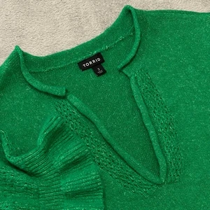 Maglione Torrid donna taglie forti 3 maglia verde manica corta scollo a V polsino con volant - Foto 1 di 7