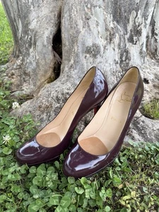Christian Louboutin décolleté punta tonda prugna tacco taglia 38 ~ taglia US 8 - Foto 1 di 12
