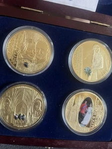Prince William & Kate, Commemorative 4 Coin Gold Plated Box Set with Jewels - Picture 1 of 7