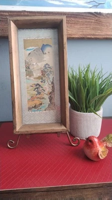 Una hermosa pintura china antigua sobre seda en una caja de sombra Foto 1 de 4