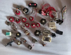 Ersatzteile für Elektronik, Potentiometer, Vu-Meter-Anschlüsse, Kopfhöreranschluss - Bild 1 von 5