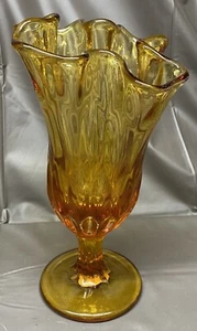 "Florero vintage de vidrio colonial Fenton ámbar de 8"" de alto" - Imagen 1 de 6