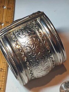 Brazalete Brazalete Vintage Tono Plata 2.5 pulgadas Ancho Filigrana Carga Resorte Grabado - Imagen 1 de 13