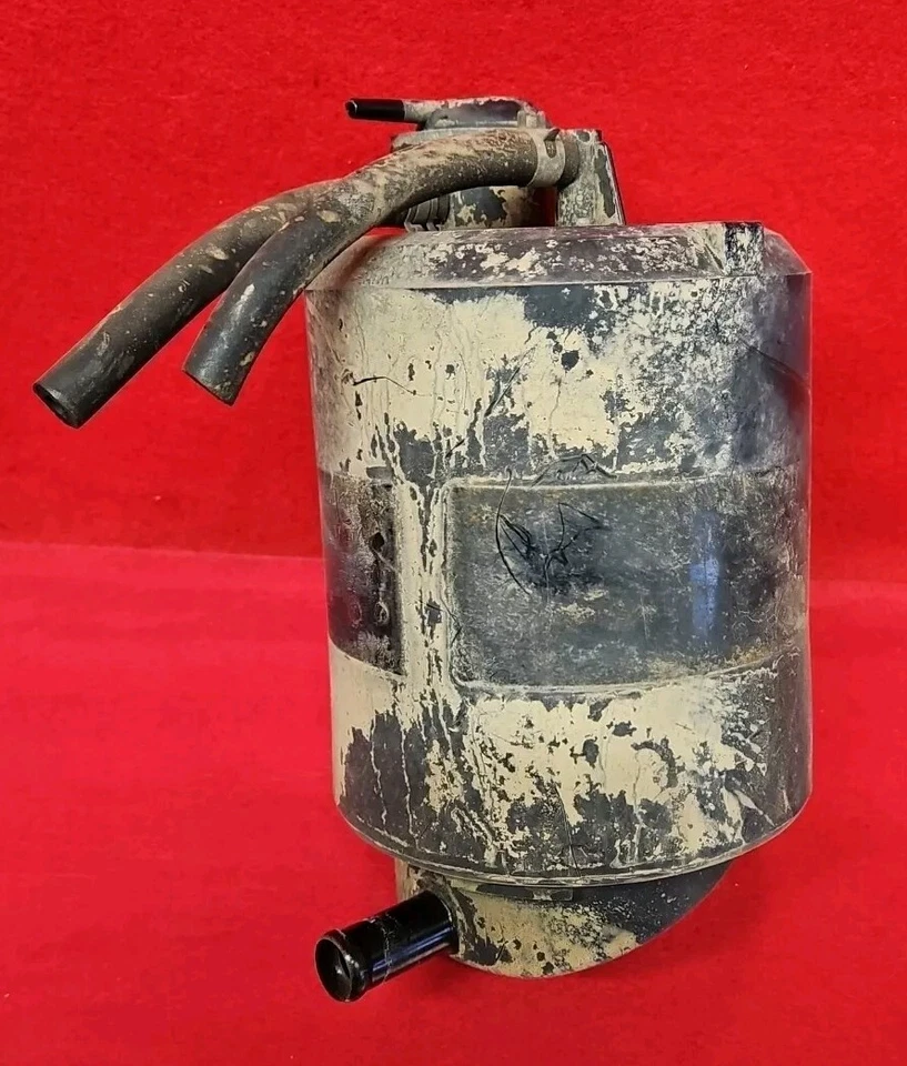 Bote de emisiones de vapor de carbón 89-94 Nissan D21 / 93-95 Pathfinder 3,0 L V6 Foto 1 de 4