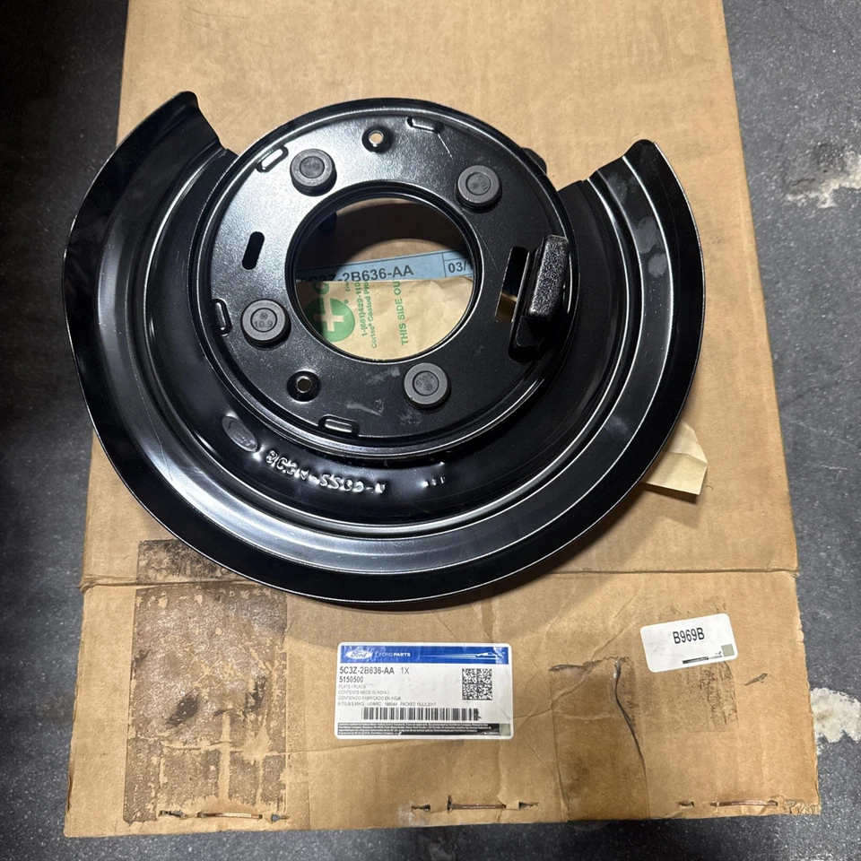 Placa de respaldo derecha protector contra salpicaduras OEM NUEVO 2005-2012 Ford F250 SD 5C3Z-2B636-AA Foto 1 de 4