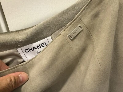 CHANEL 00A PARIS RUNWAY CHANEL PLAQUE SOFT Pistachios GREEN SOFT SUEDE PANTS 36 - Image 1 of 4