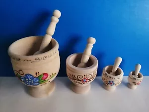 SCONTO 30% SET 4 MORTAI LEGNO DECORATO PESTELLO 4 MISURE ANNI '80 - Bild 1 von 5