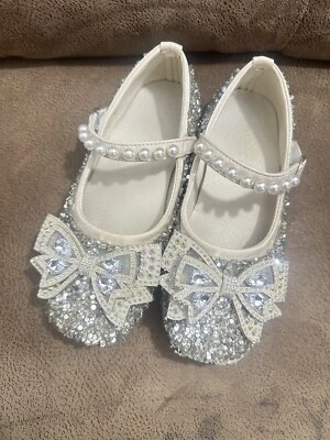 Zapatos de vestir de princesa brillante - perfectos para Halloween Foto 1 de 4