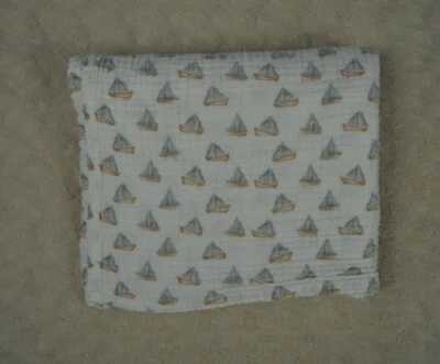 现代婴儿帆船婴儿襁褓毯白色灰色薄纱棉 Lovey — 第 1/4 张图片