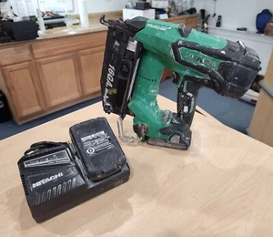 Clavadora de acabado inalámbrico calibre 16 Hitachi NT1865DM 18V iones de litio usada - Imagen 1 de 11