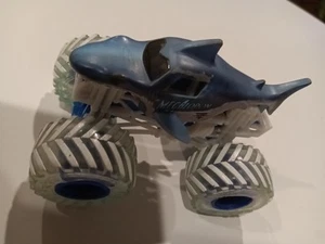 Hot Wheels Monster Jam - Megalodon Shark 1:64 Diecast Truck White Wheels Loose - Picture 1 of 3