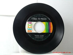 PATSY CLINE -(45)- I FALL TO PIECES / LOVIN' IN VAIN - DECCA RECORDS  31205-1961 - Picture 1 of 2