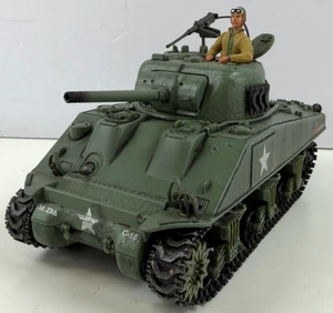 Sherman M4 Diecast U.S. Army WWII Tank Display Model w/ Crew Figure - Bild 1 von 20
