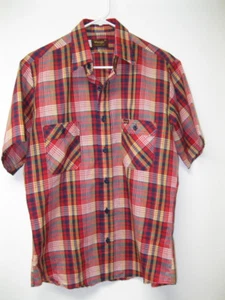 VTG Men's Wrangler made in the USA Short Sleeve Red Plaid Button Up Shirt size M - Picture 1 of 6